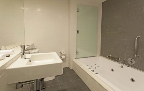 Causeway 353 Hotel - Flights 29
