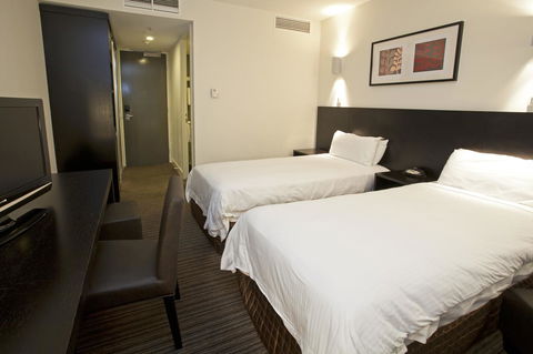 Causeway 353 Hotel - Flights 26