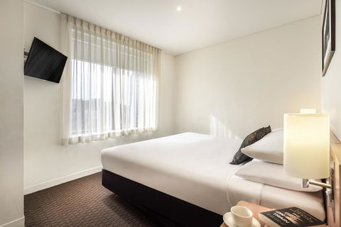 Ibis Melbourne Hotel And Apartments - Flights 14