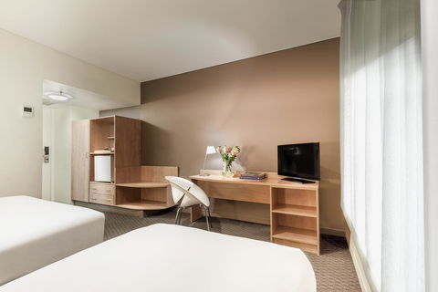 Ibis Melbourne Hotel And Apartments - Flights 8
