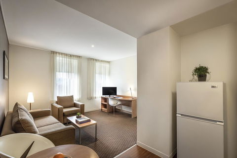 Ibis Melbourne Hotel And Apartments - Flights 11