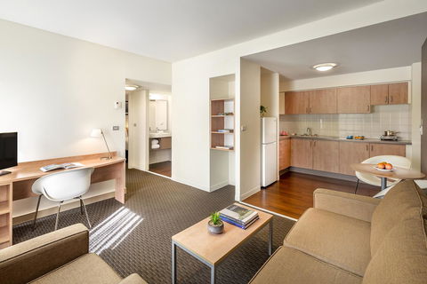 Ibis Melbourne Hotel And Apartments - Flights 12