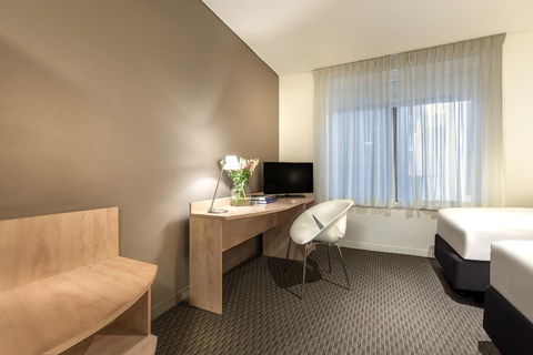 Ibis Melbourne Hotel And Apartments - Flights 9