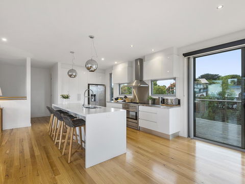 Aireys Ocean View - Flights 6