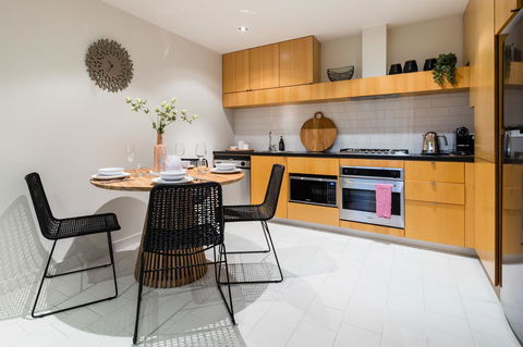 Auguste, Melbourne CBD Private Accommodation With Parking - Flights 9