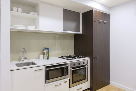 Oaks Melbourne Southbank Suites - Flights 3