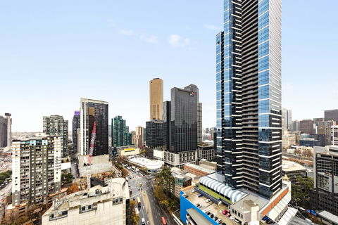 Oaks Melbourne Southbank Suites - Flights 5