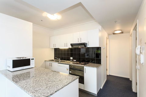 Paramount Apartments Melbourne - Flights 20