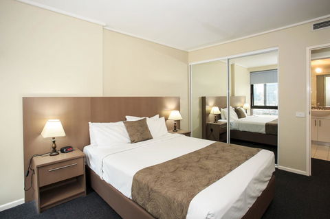 Paramount Apartments Melbourne - Flights 37