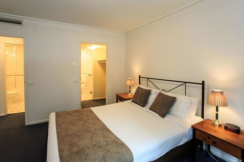 Paramount Apartments Melbourne - Flights 18