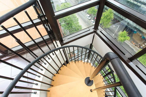 Paramount Apartments Melbourne - Flights 16