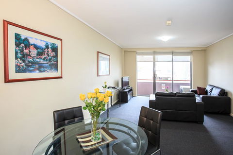 Paramount Apartments Melbourne - Flights 39