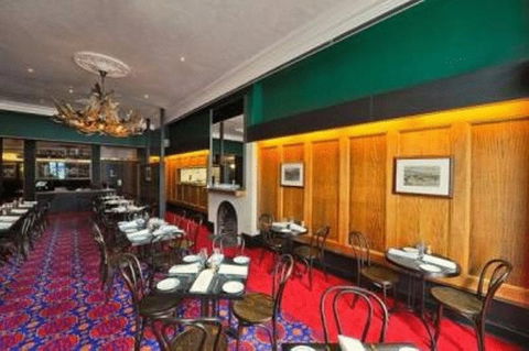 Middle Park Hotel - Flights 19