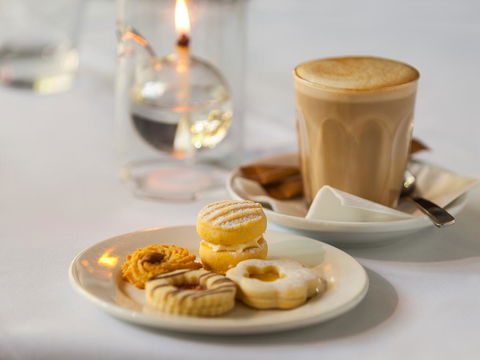 Hotel Grand Chancellor Melbourne - Flights 37
