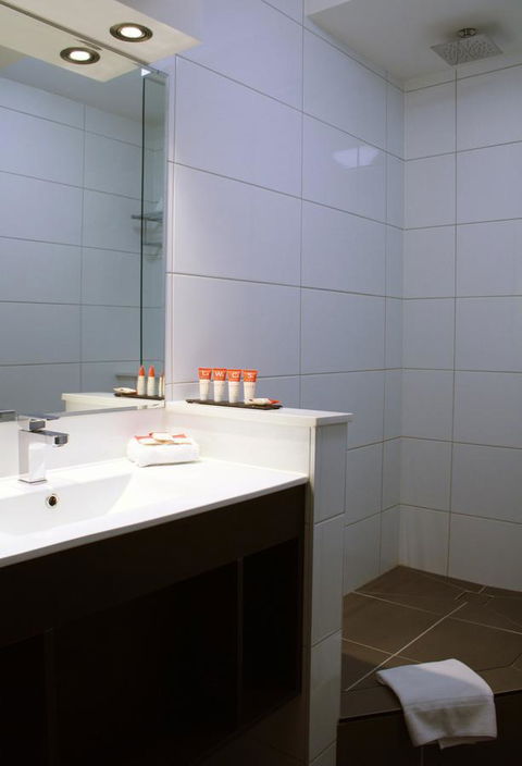 Hotel Grand Chancellor Melbourne - Flights 10