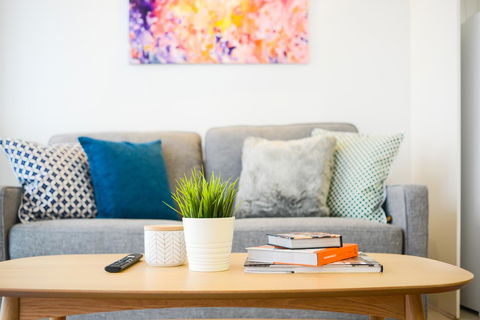 Canvas Suites On Russell Place - Flights 37