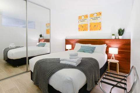 Canvas Suites On Russell Place - Flights 8
