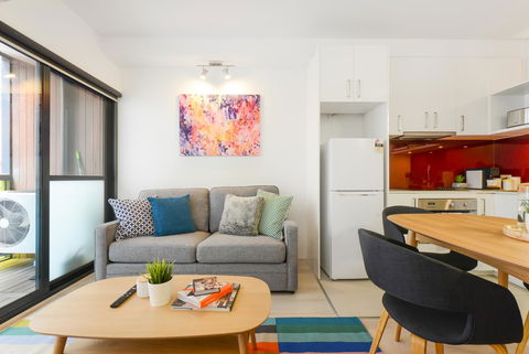 Canvas Suites On Russell Place - Flights 32