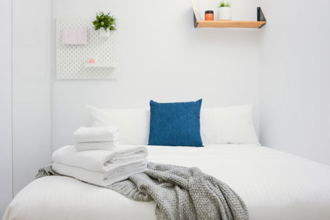 Canvas Suites On Russell Place - Flights 31