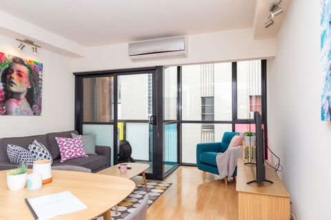 Canvas Suites On Russell Place - Flights 19