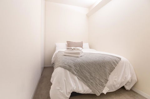 Canvas Suites On Russell Place - Flights 3