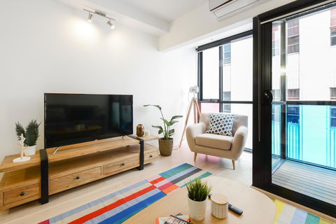 Canvas Suites On Russell Place - Flights 30