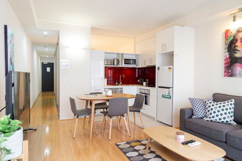 Canvas Suites On Russell Place - Flights 20