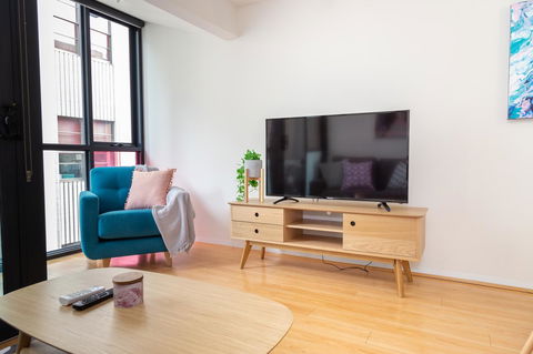 Canvas Suites On Russell Place - Flights 16