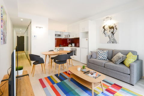 Canvas Suites On Russell Place - Flights 29
