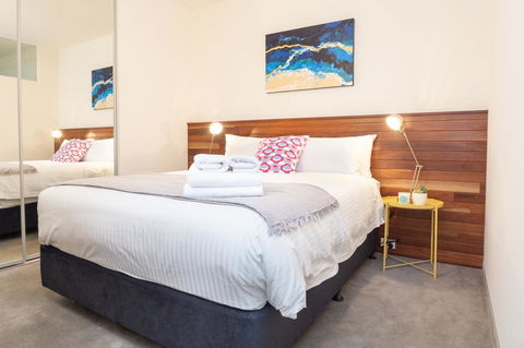 Canvas Suites On Russell Place - Flights 15