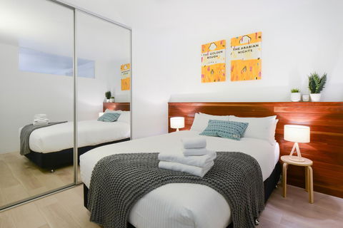 Canvas Suites On Russell Place - Flights 28