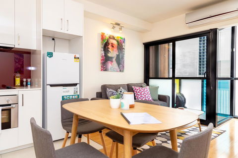 Canvas Suites On Russell Place - Flights 18