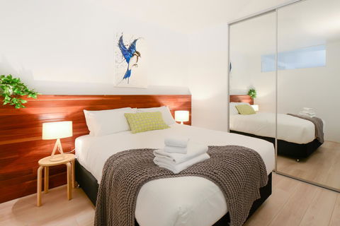 Canvas Suites On Russell Place - Flights 36