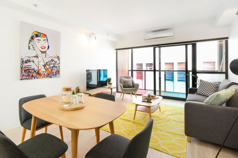 Canvas Suites On Russell Place - Flights 39