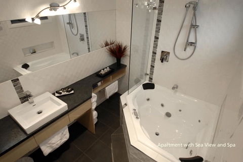 Seascape Accommodation - Flights 2