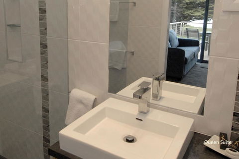 Seascape Accommodation - Flights 11