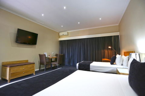 Quality Hotel Melbourne Airport - Flights 24