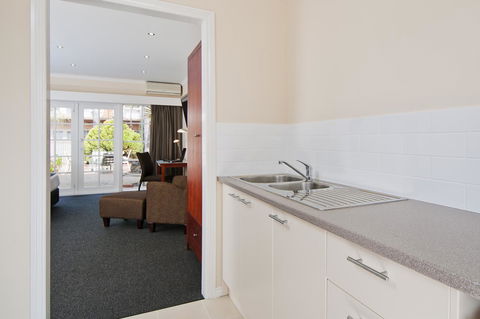 Quality Hotel Melbourne Airport - Flights 16