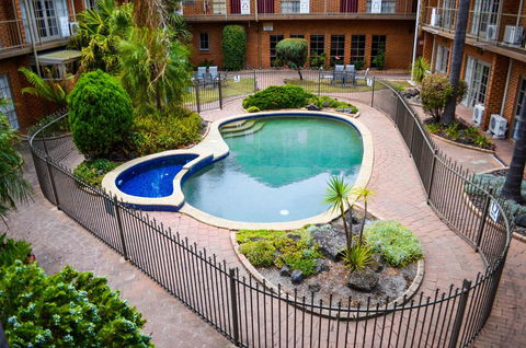 Quality Hotel Melbourne Airport - Flights 8