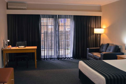 Quality Hotel Melbourne Airport - Flights 13