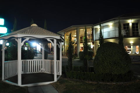 Quality Hotel Melbourne Airport - Flights 12