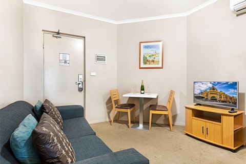 Punt Road Apartment Hotel - Flights 18