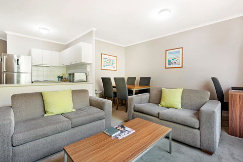 Punt Road Apartment Hotel - Flights 4