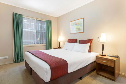 Punt Road Apartment Hotel - Flights 8