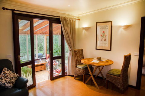 Ashwood Cottages - Flights 2