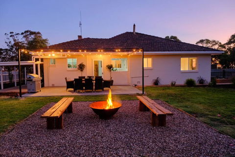 The Farmhouse. - Flights 1