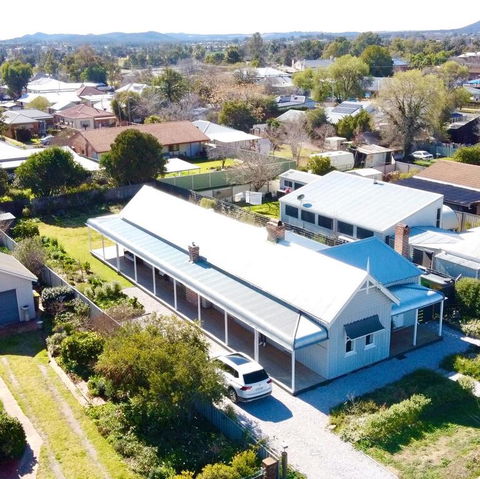 THE GABLES MUDGEE - Flights 0
