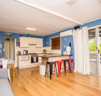 The Gee Beach House - Flights