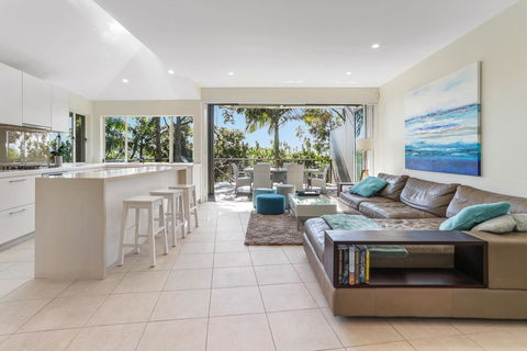 The Peachy Life, Sunshine Beach - Flights 2