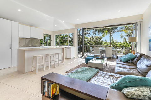 The Peachy Life, Sunshine Beach - Flights 3